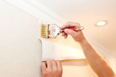 Pose de papier peint à Jouques — revêtements muraux et toiles de verre